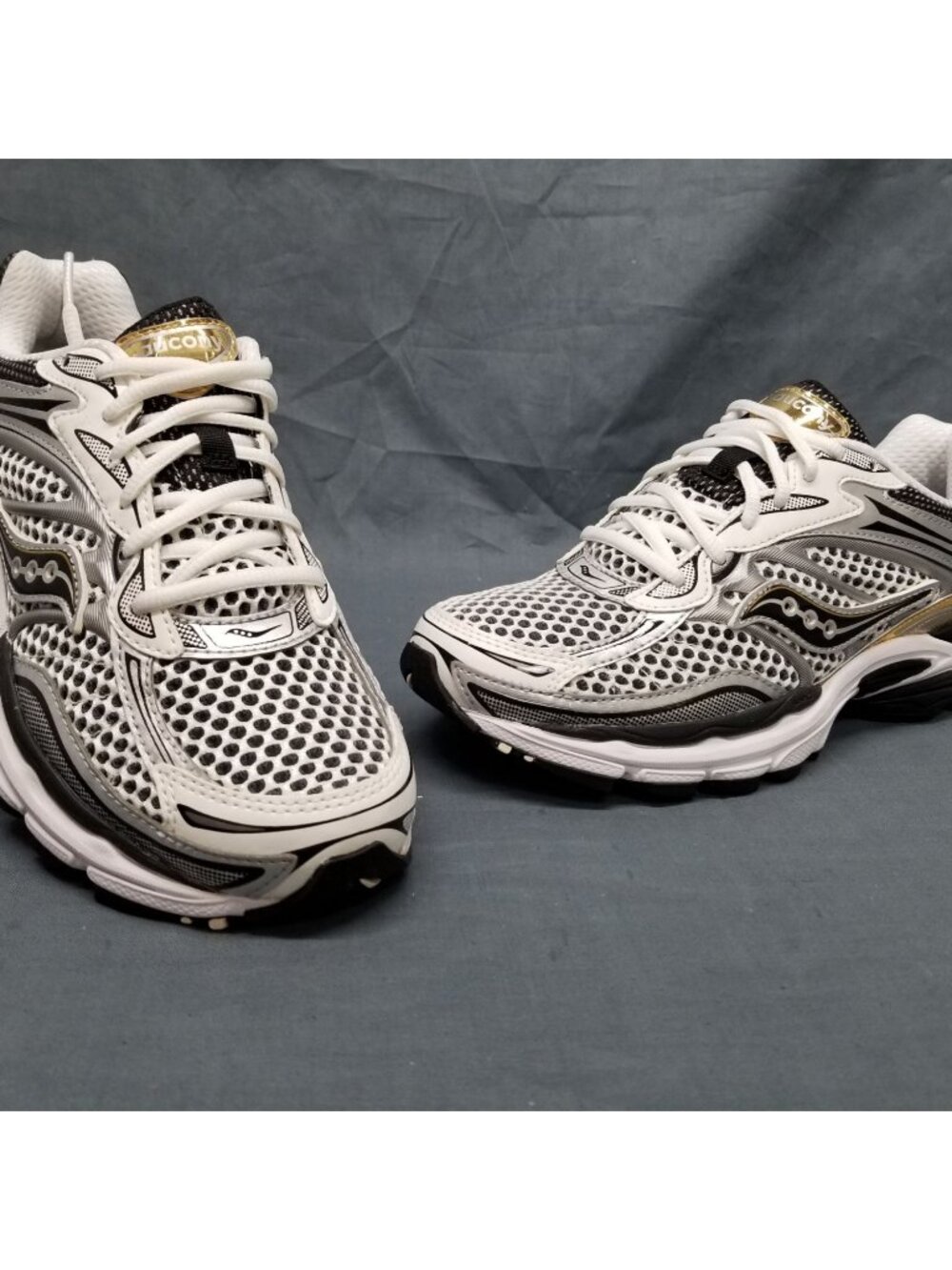 Saucony ProGrid Omni 9 Silver Gold Women's Size 6.5 New No Box !!